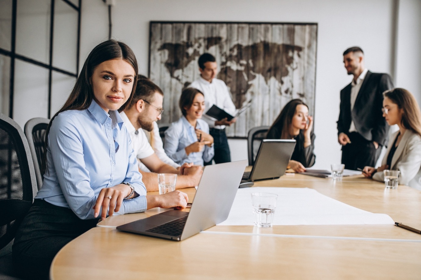 grupo-personas-trabajando-plan-n